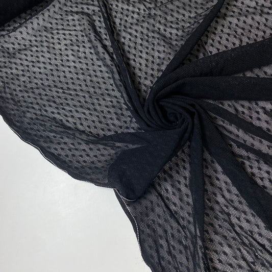 Tule preta com detalhes