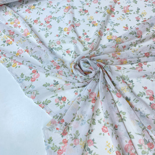 Tule branco com flores