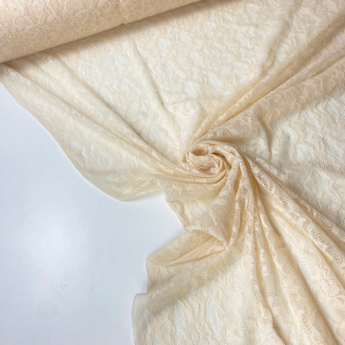 Renda pérola cru com flores