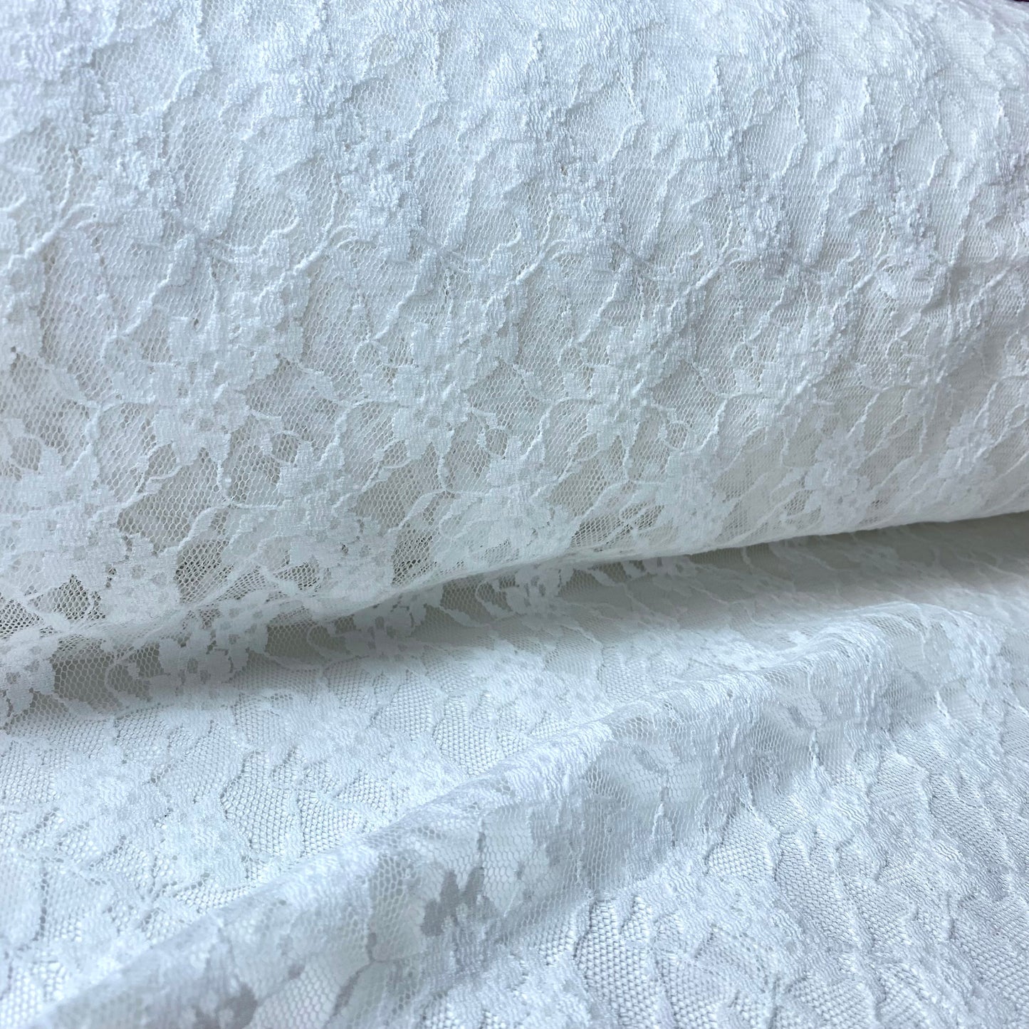 Renda branca com flores