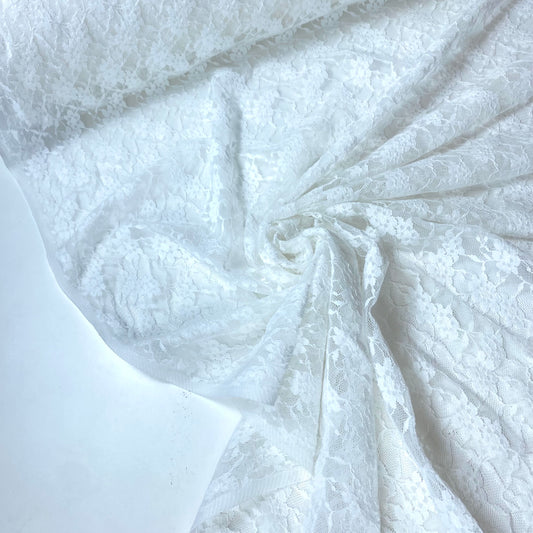 Renda branca com flores