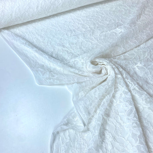 Renda branca com flores