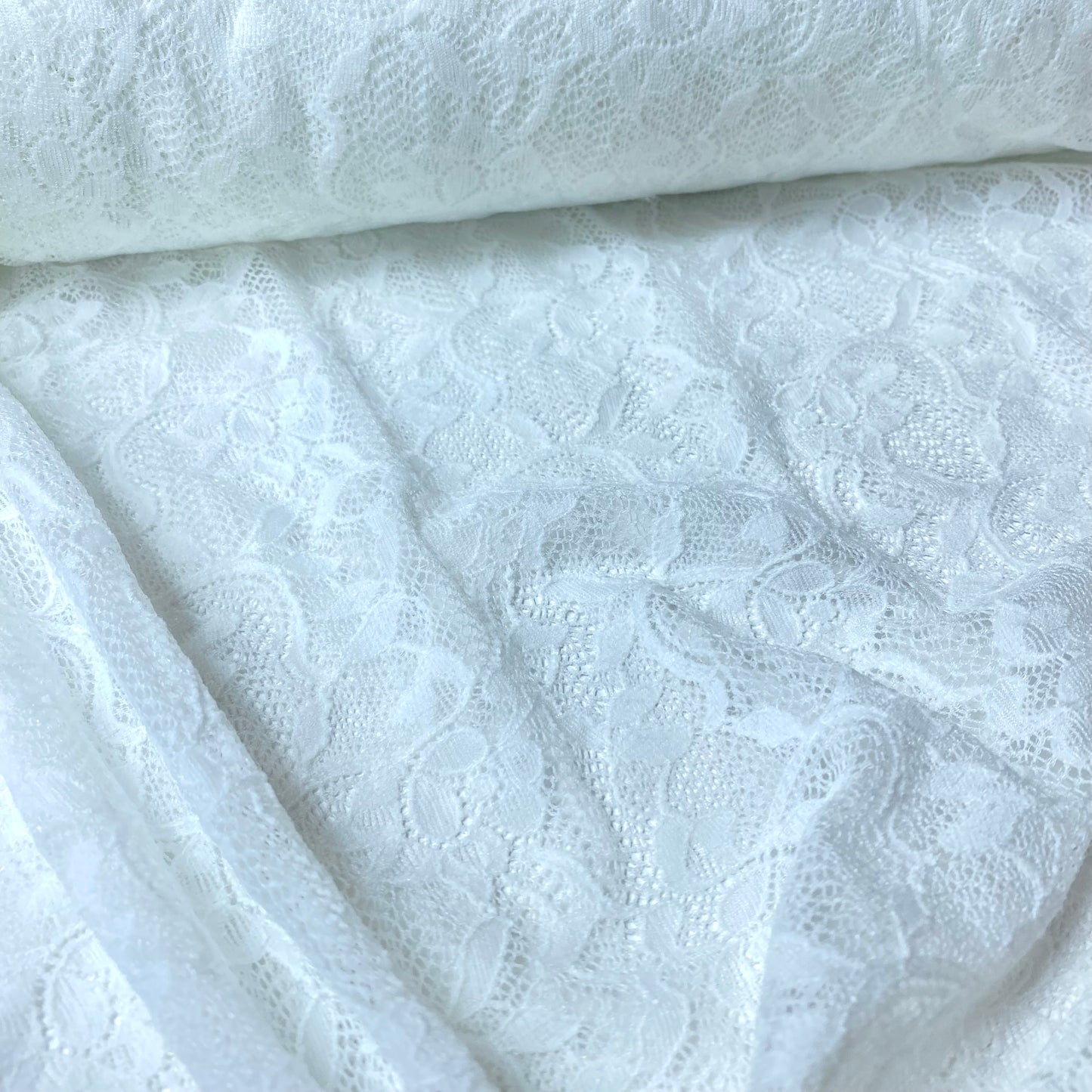 Renda branca com flores