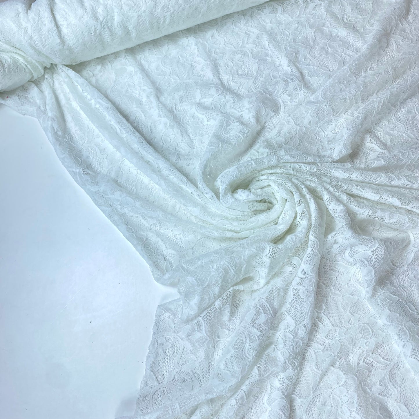 Renda branca com flores