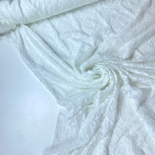 Renda branca com flores