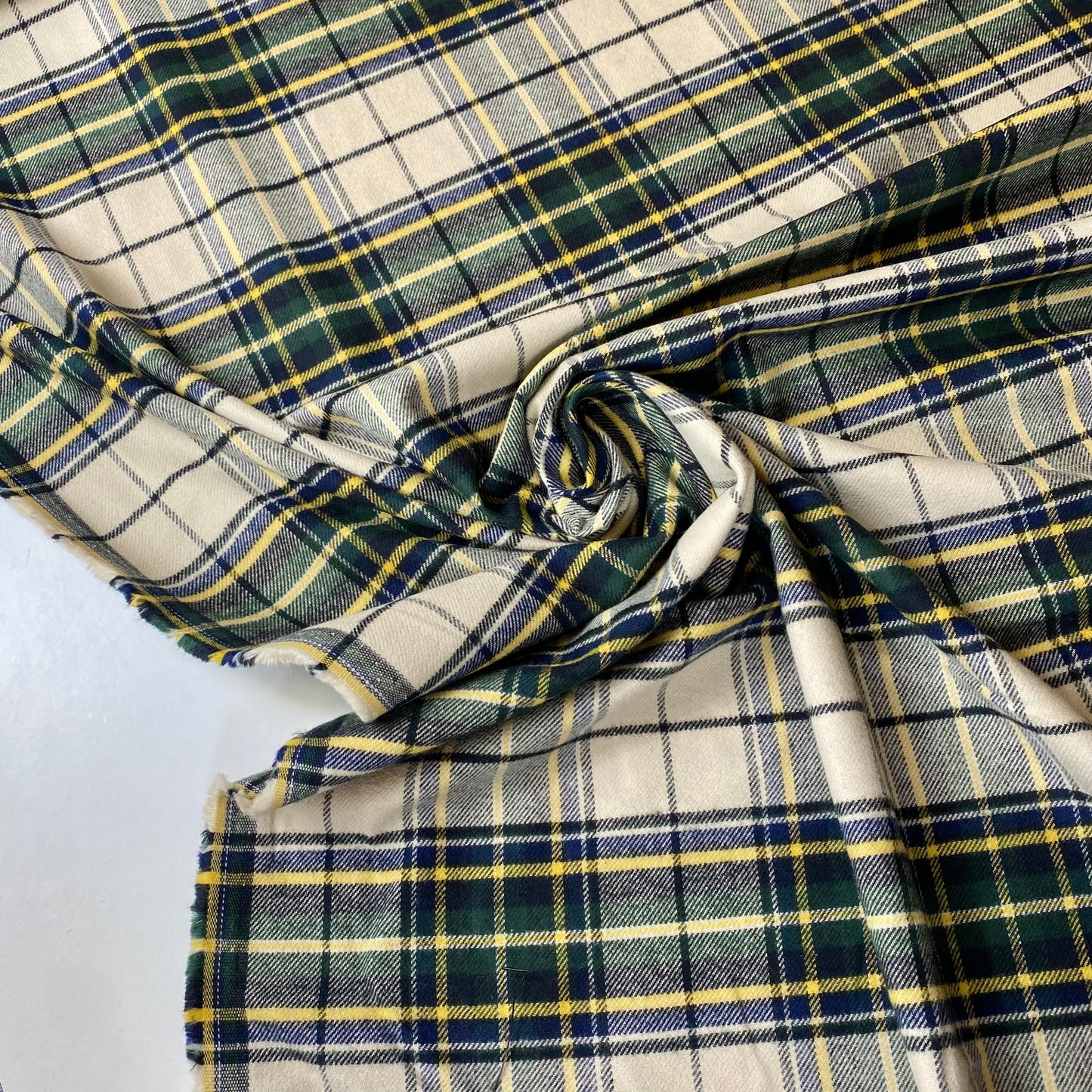 Tecido flanela padrão quadrados bege, verde, azul e amarelo