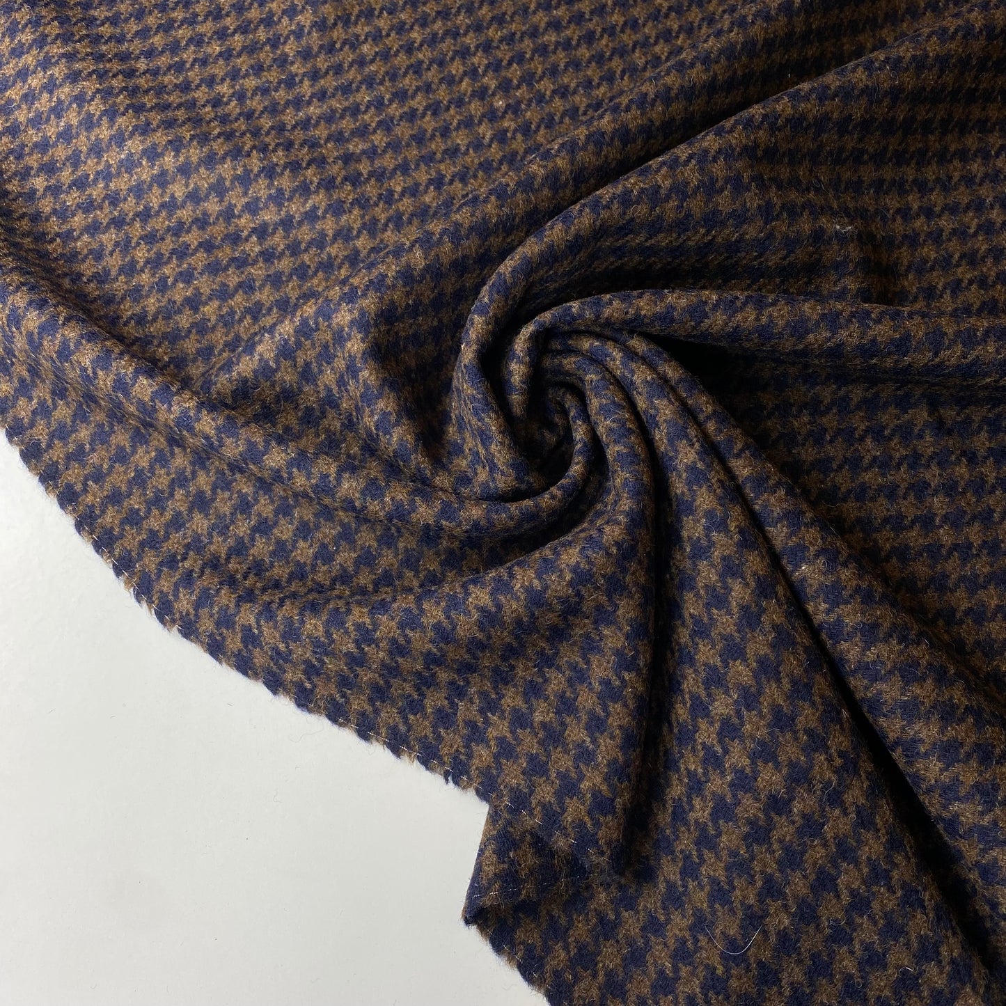Tecido fazenda pied poulet azul marinho e castanho