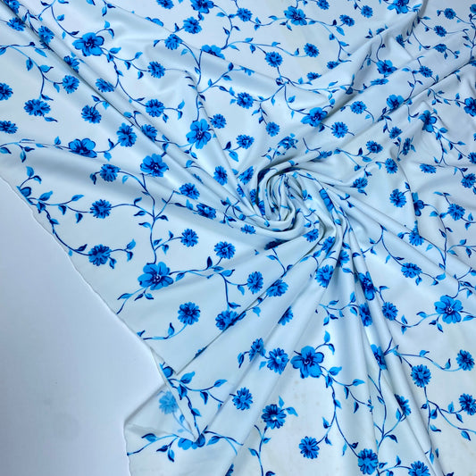 Lycra blanca con flores azules