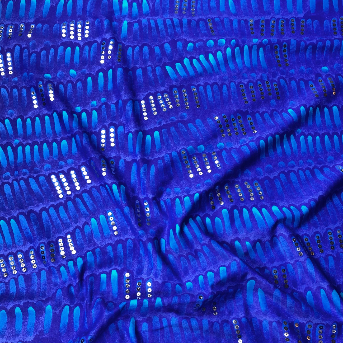 Lycra estampada de color azul con detalles de purpurina.