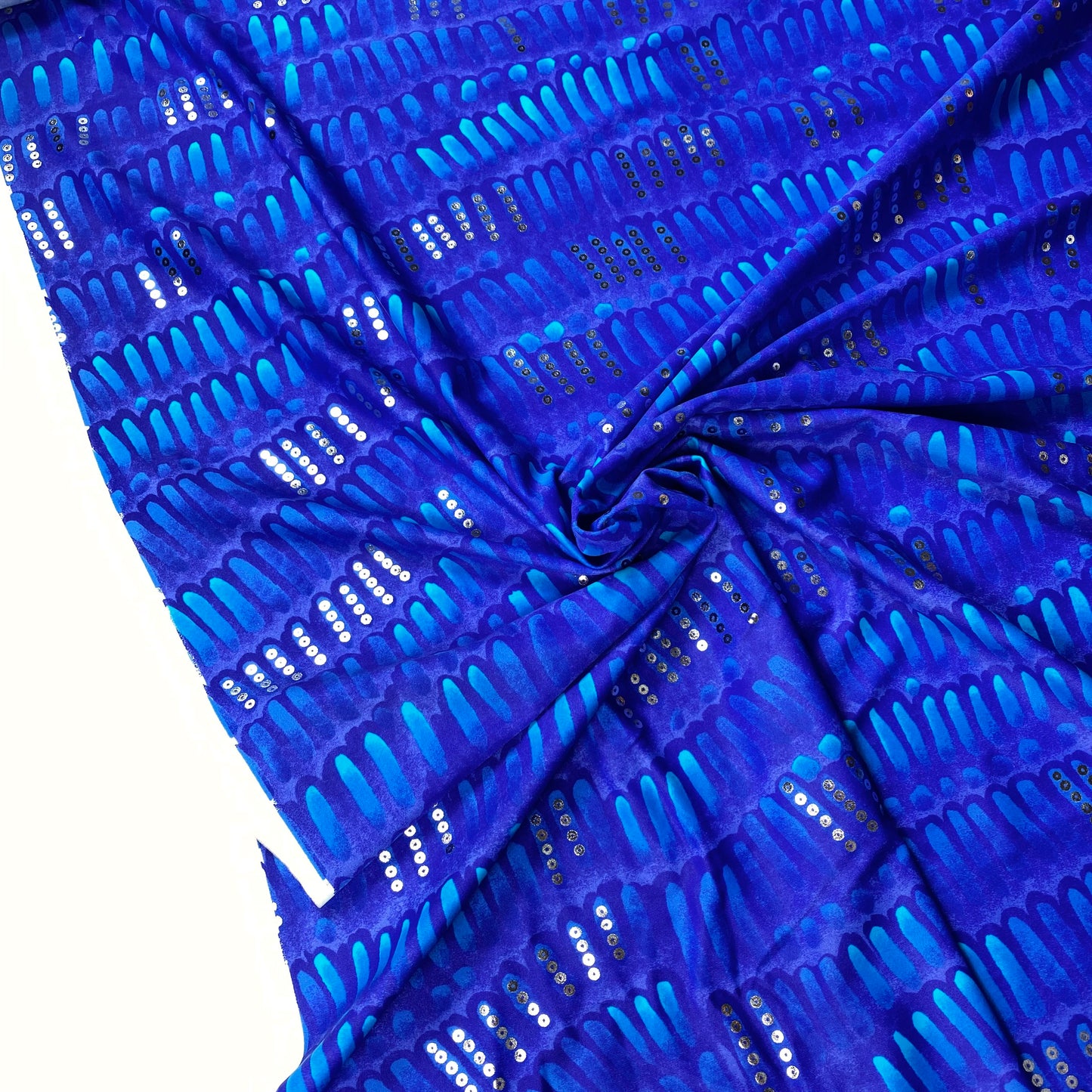 Lycra estampada de color azul con detalles de purpurina.