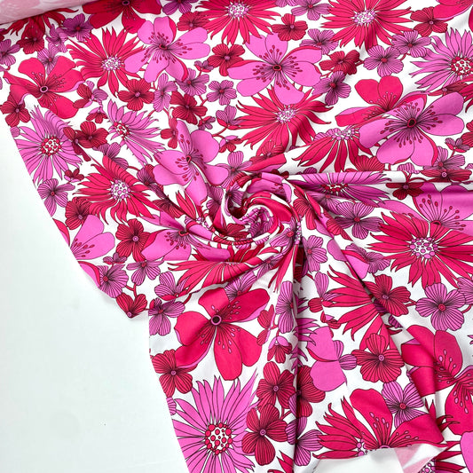 Lycra fundo branco com flores rosas