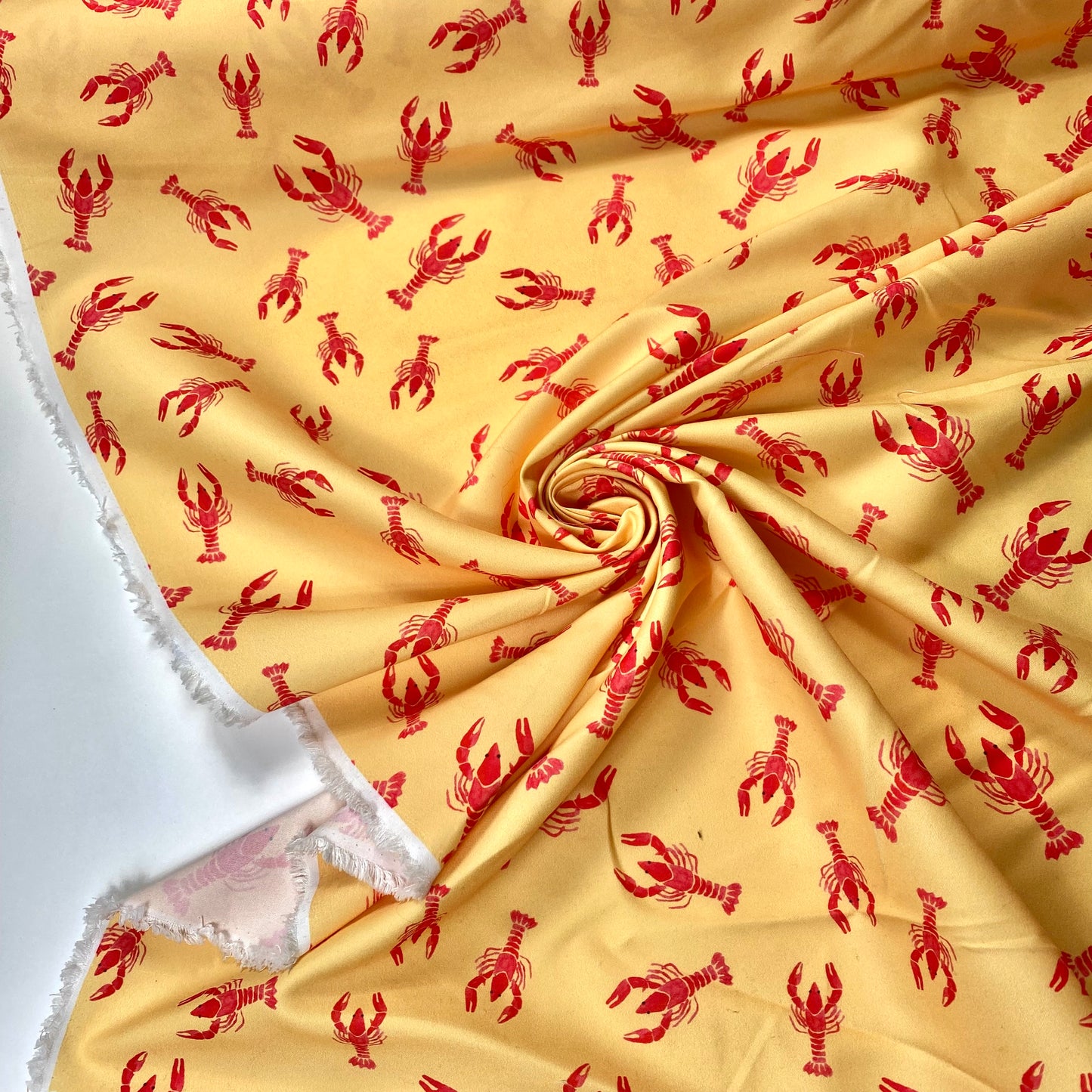 Tactel amarelo com camarões