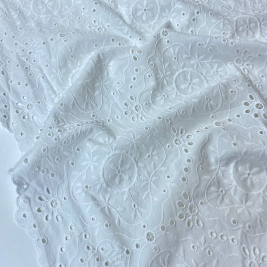 Bordado inglês branco