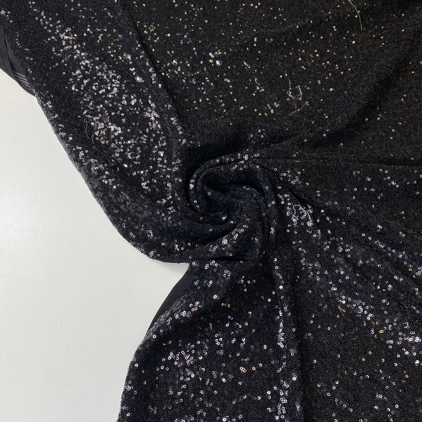 Tule preto com lantejoulas