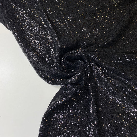 Tule preto com lantejoulas