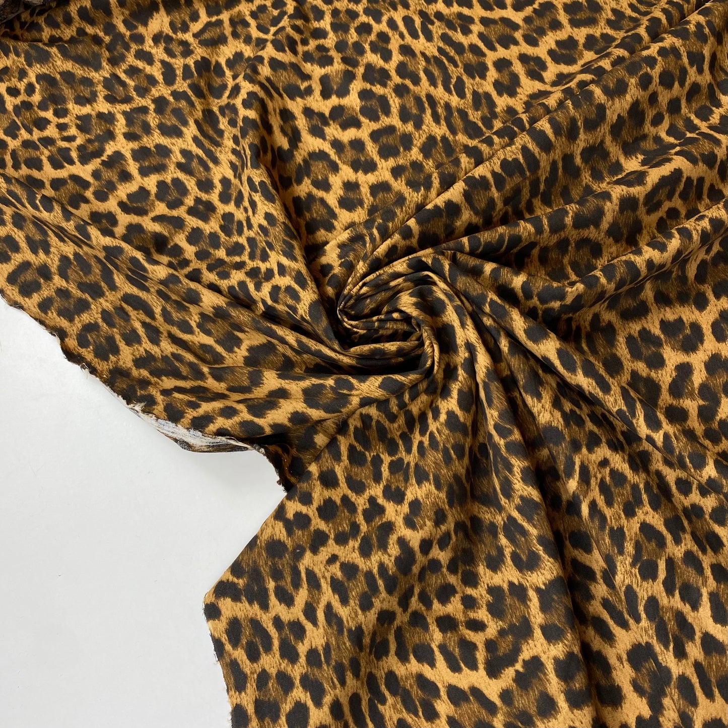 Popeline leopardo preto e dourado