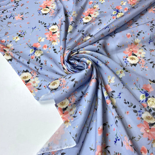 Cetim azul platinado com flores