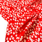 Popelina roja con flores blancas