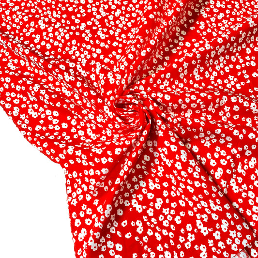 Popelina roja con flores blancas