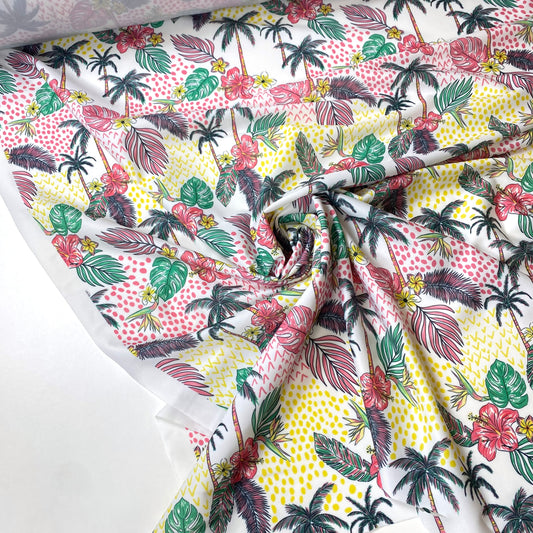 Lycra Carvico Com Padrão Tropical