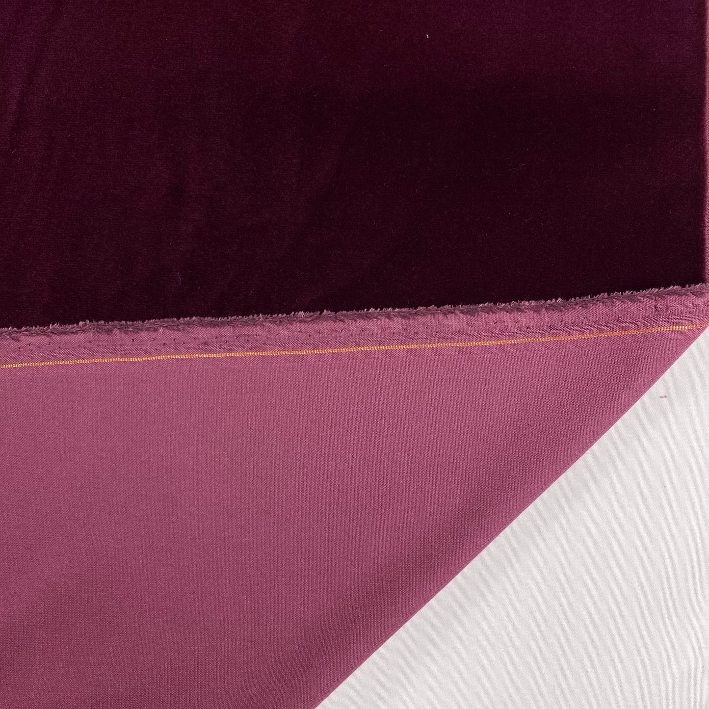 Terciopelo 100% algodón en color burdeos.