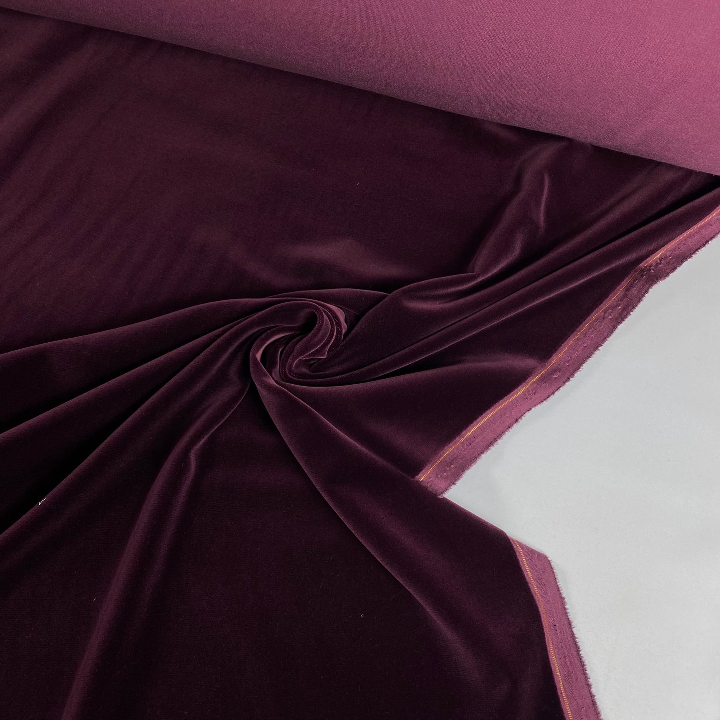 Terciopelo 100% algodón en color burdeos.