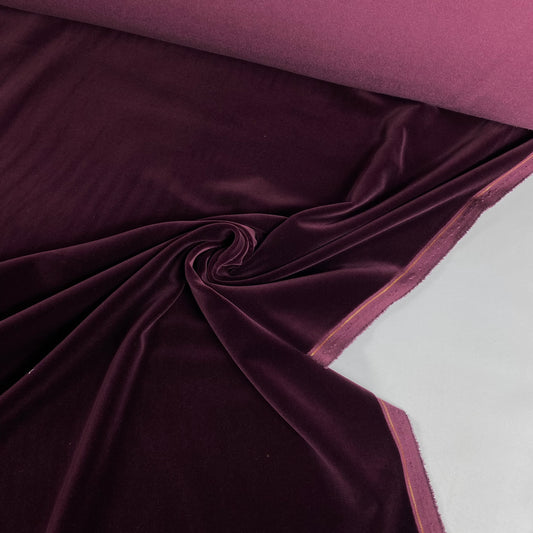Terciopelo 100% algodón en color burdeos.