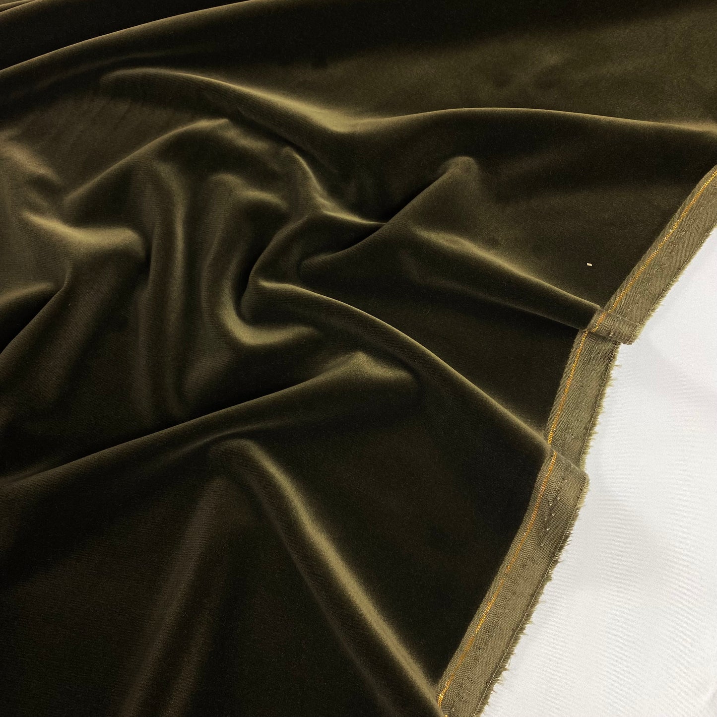 Terciopelo 100% algodón, verde oliva.