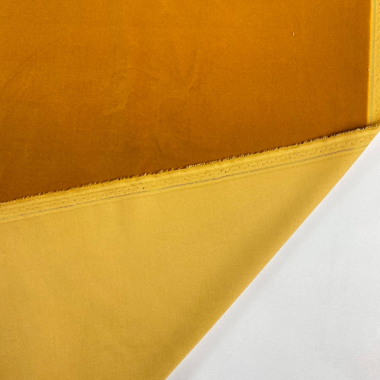 Terciopelo 100% algodón en color amarillo dorado