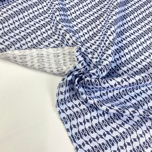 Linho azul bebé com formas azul escuras