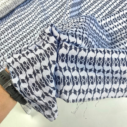Linho azul bebé com formas azul escuras