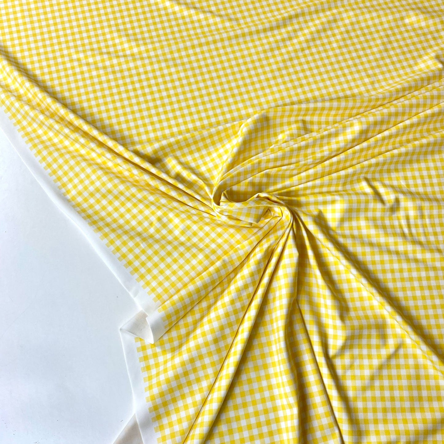 Lycra con estampado de cuadros vichy amarillos