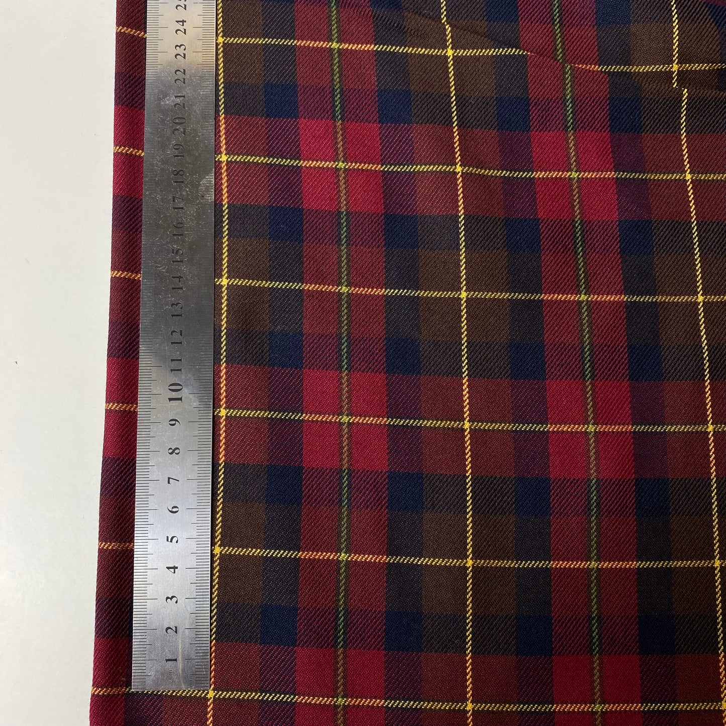 Tartán escocés burdeos y azul