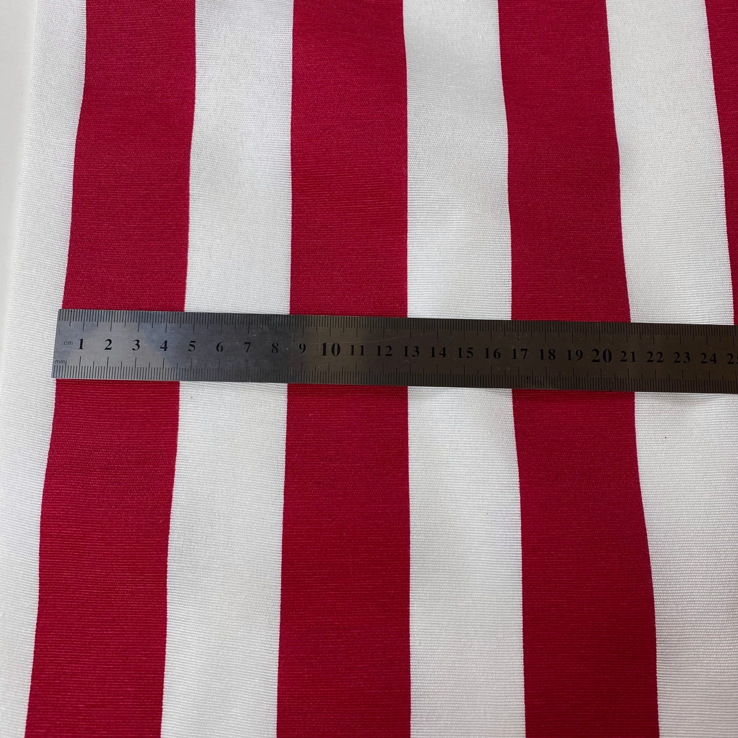 Cinta de rayas rojas
