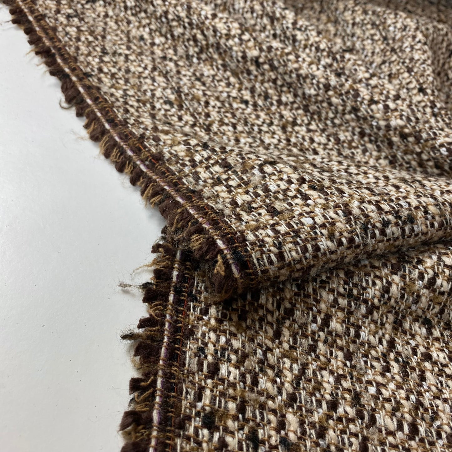 Tweed marrón, blanco y amarillo tostado