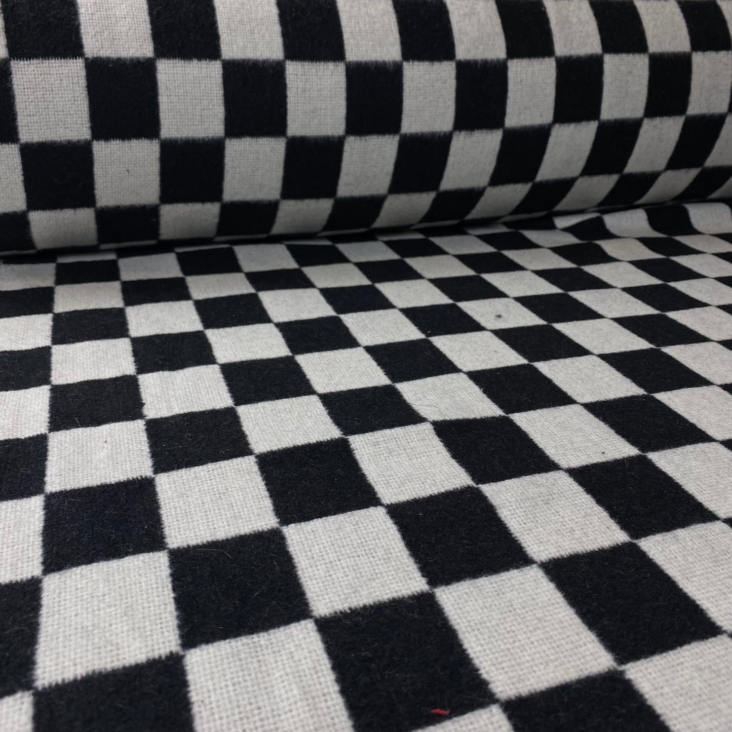 granja cuadrada en blanco y negro