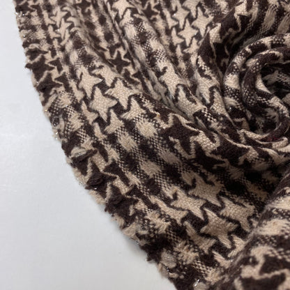 Tweed con estrellas marrones y beige y brillo.