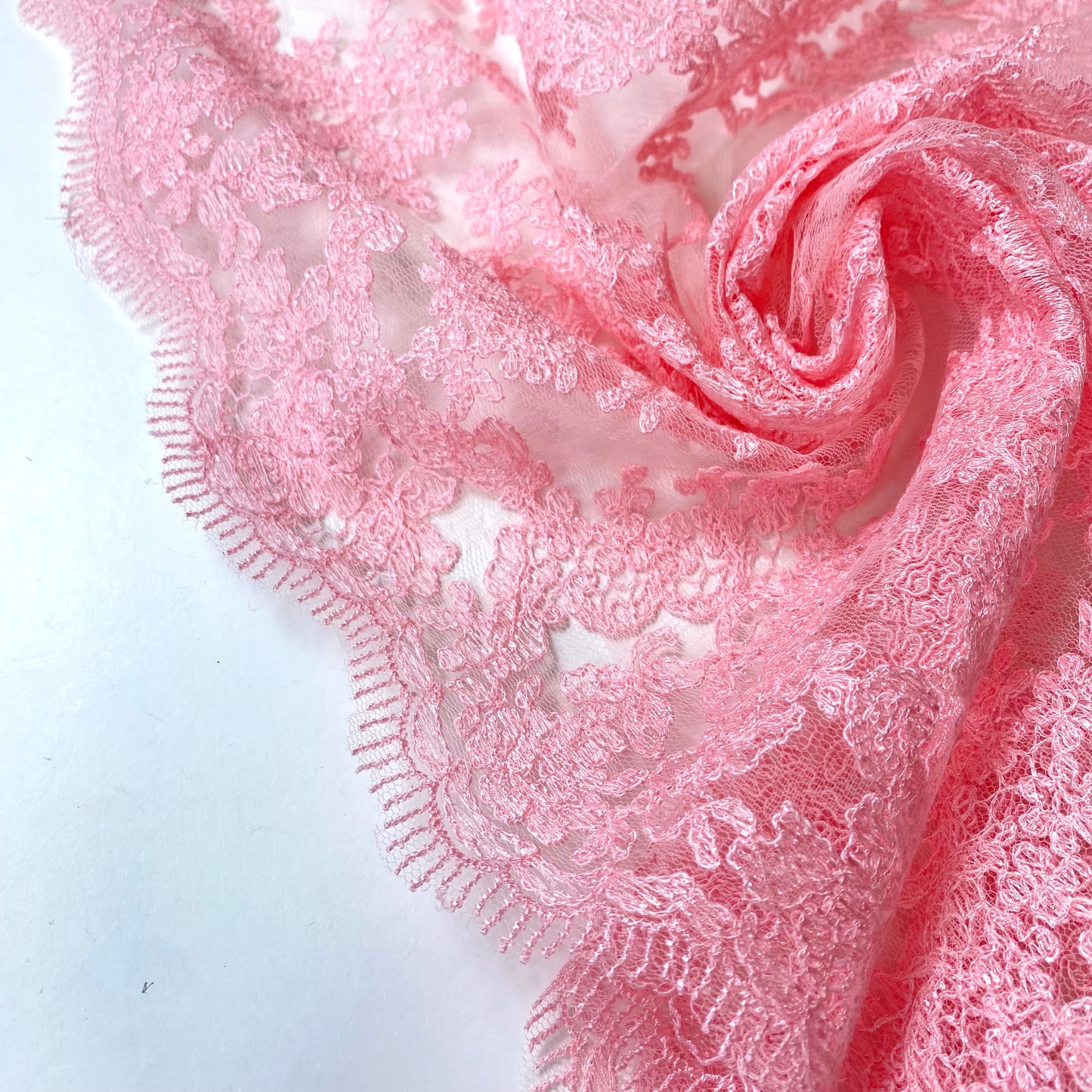 Renda Rosa Bordada Indicada para Cerimónia