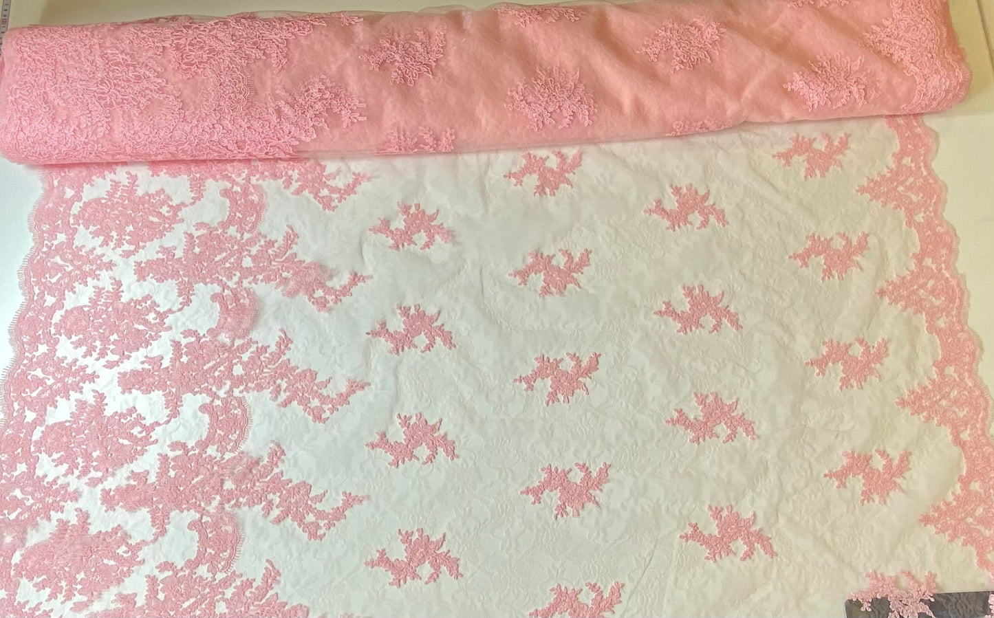 Renda Rosa Bordada Indicada para Cerimónia