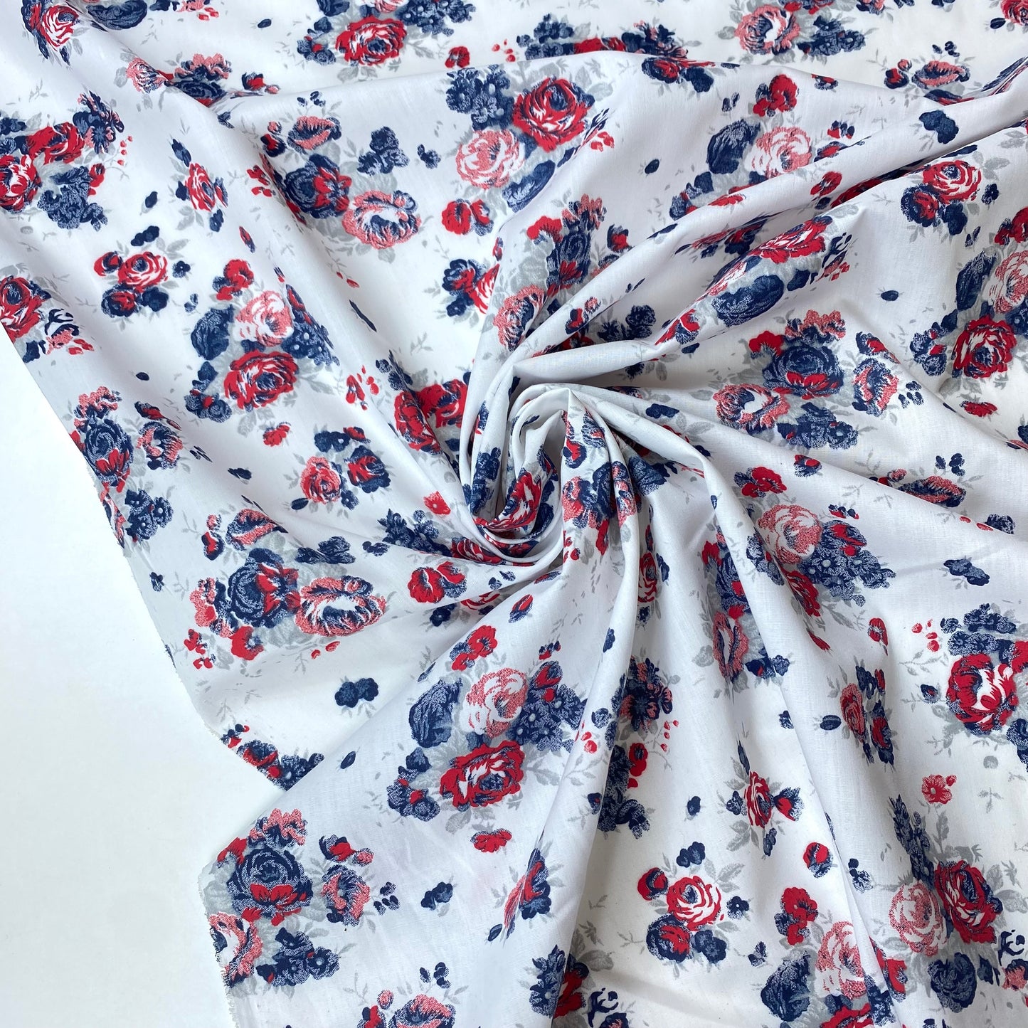 Batista 100% Algodón con Flores Azules y Rosas