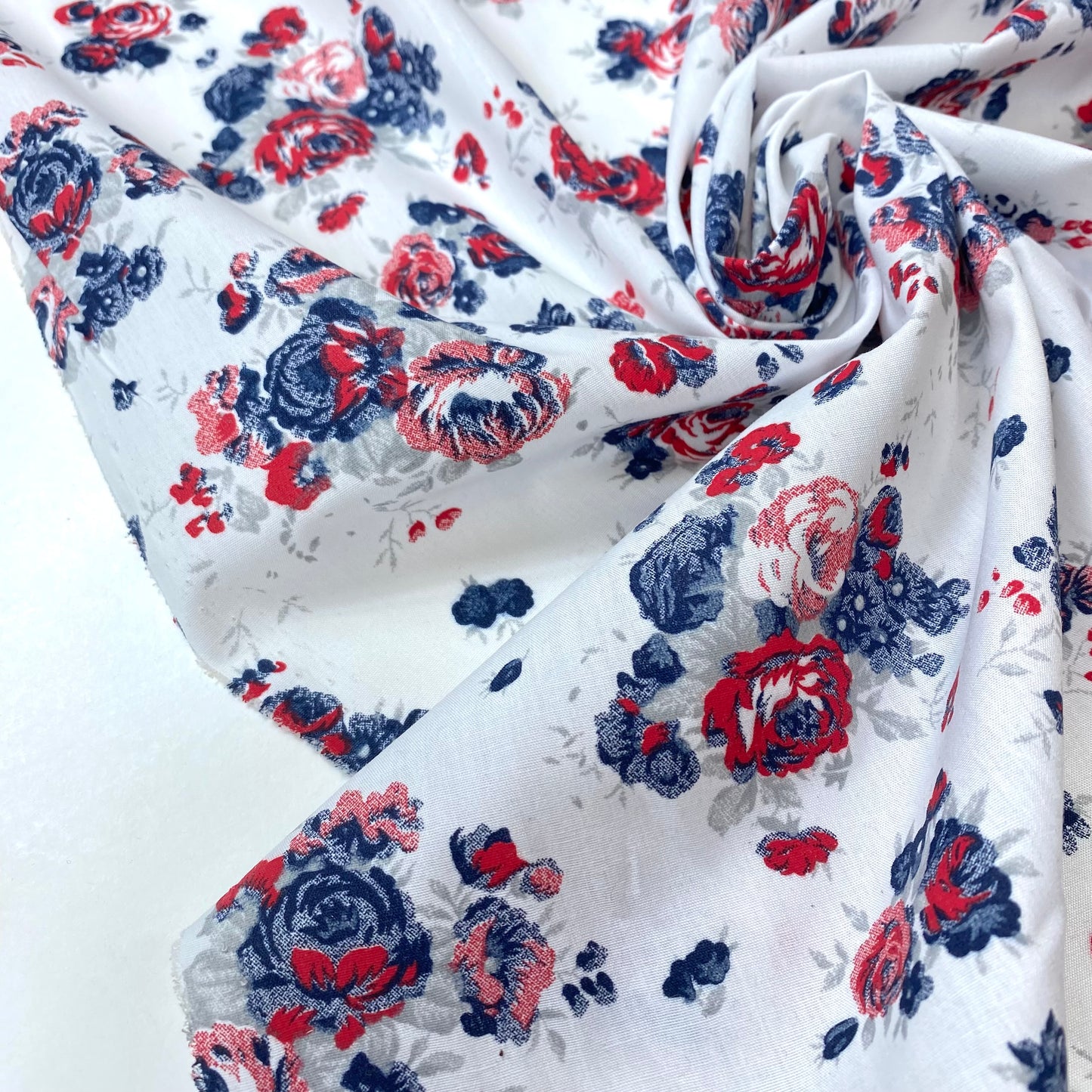 Batista 100% Algodón con Flores Azules y Rosas