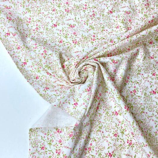 Bombazine  100% Algodão Fundo Branco Com Flores Rosa e Verdes