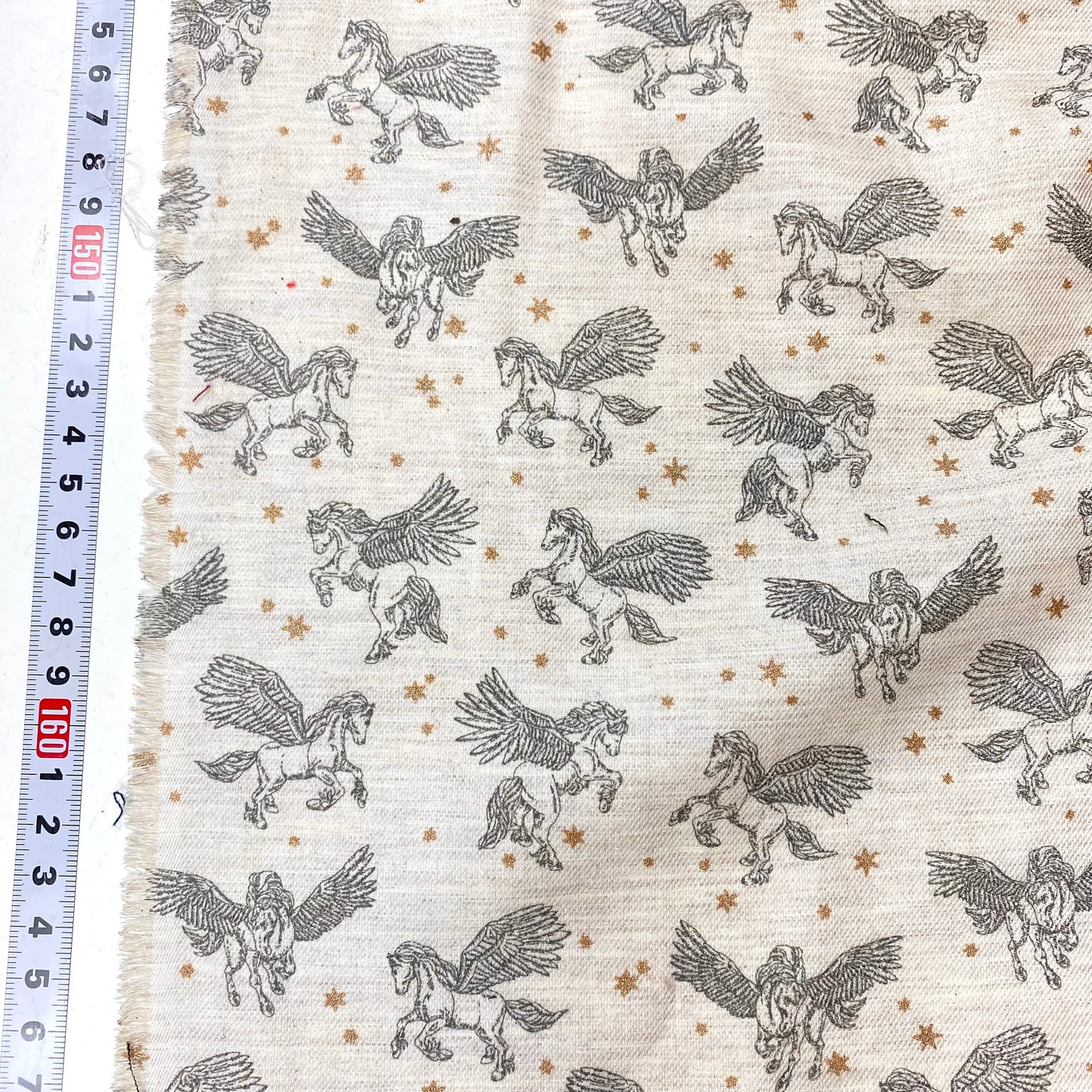 Sarga 100% Algodón Suave Tono Arena Con Caballos y Estrellas Doradas Brillantes