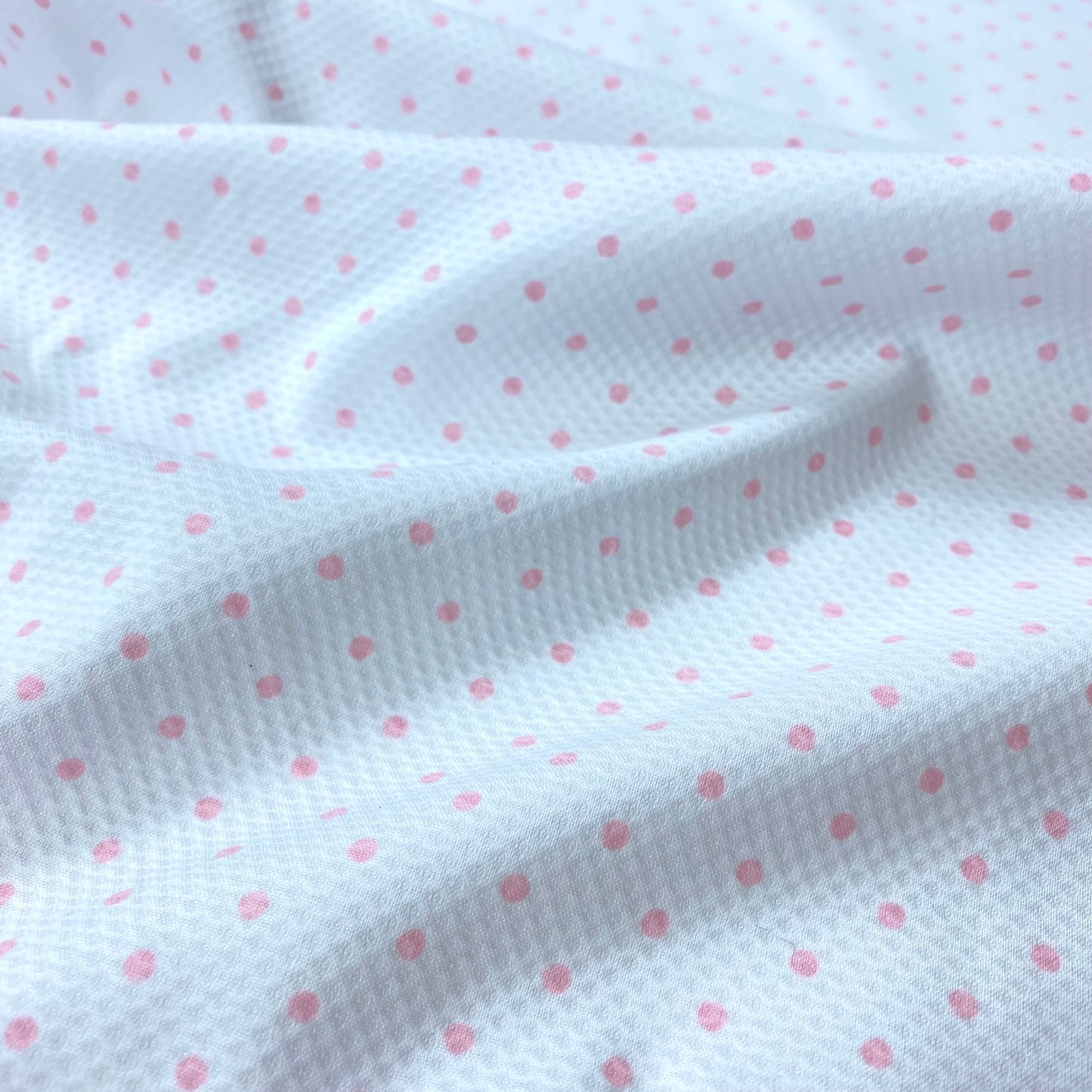 Piquet 100% Algodão Branco Com Bolas Rosa Pequenas