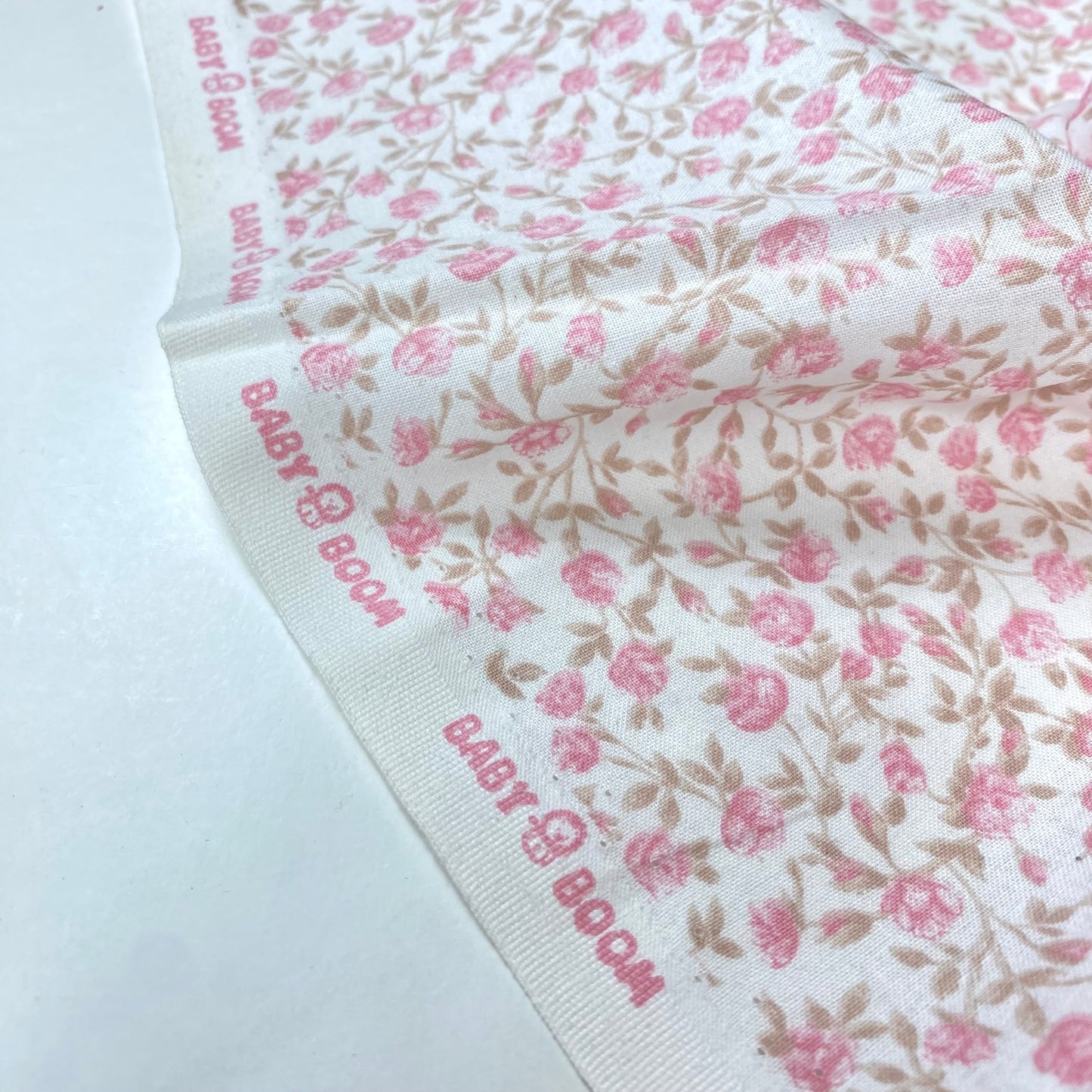 Popelina 100% algodón blanca con flores rosas