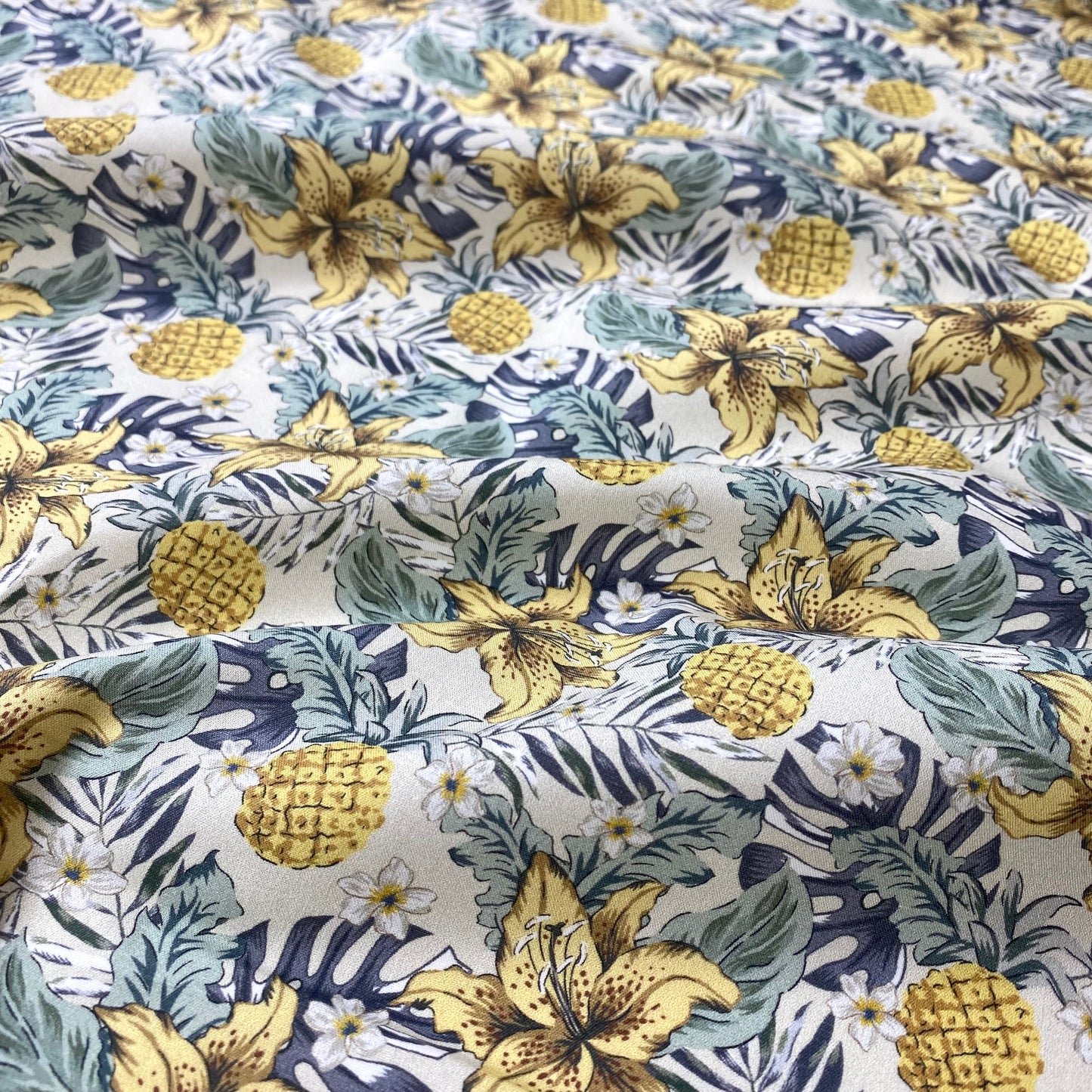 Cambray 100% Algodón Gris Estampado Tropical