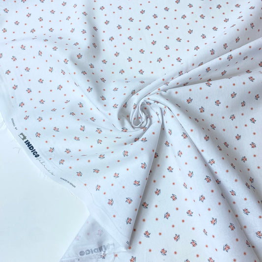 Batista 100% Algodón Blanco con Pequeñas Flores Rojo Difuminado