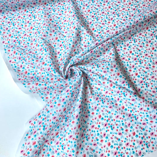 Cambray 100% Algodón Blanco Con Flores Rosas y Azules