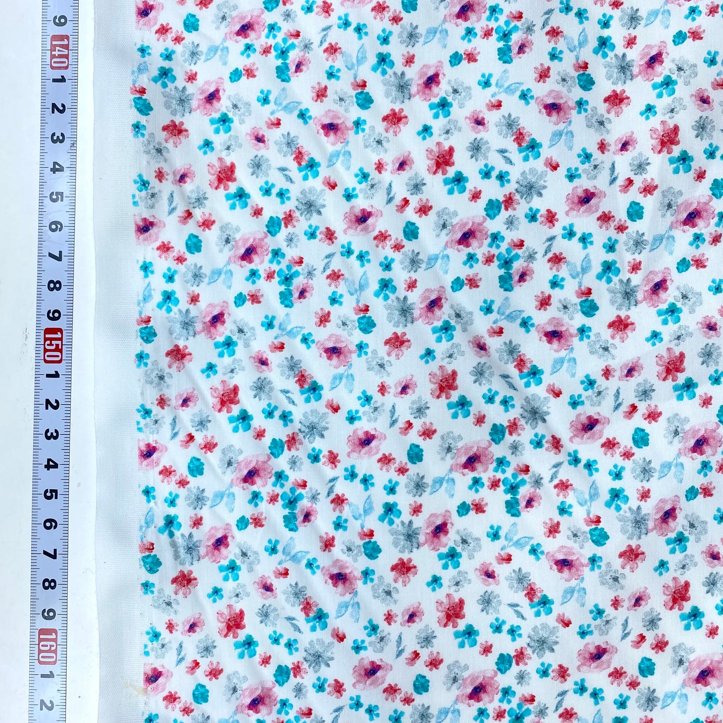 Cambray 100% Algodón Blanco Con Flores Rosas y Azules