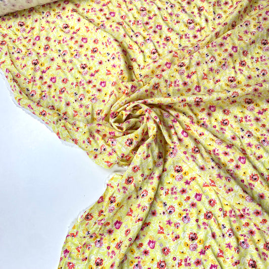 Popeline 100% Viscose Amarela Com Flores Rosa